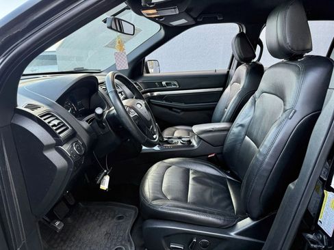 Used 2018 Ford Explorer XLT w/ Equipment Group 202A image 2
