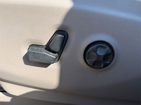 Used 2021 Chrysler Pacifica Touring-L image 13