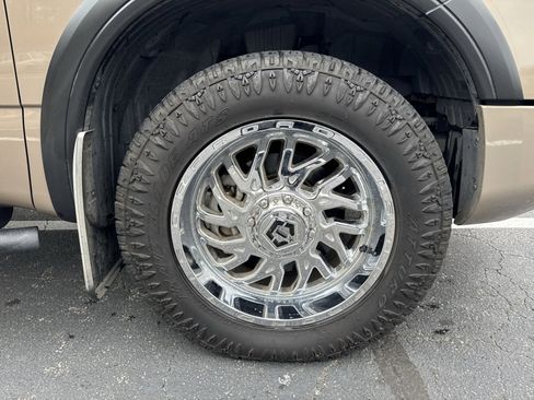 Used 2021 Nissan Titan PRO-4X w/ Pro-4x Convenience Package image 2