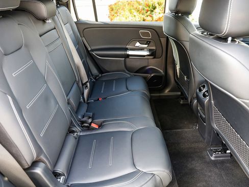 Used 2023 Mercedes-Benz EQB 300 4MATIC image 18