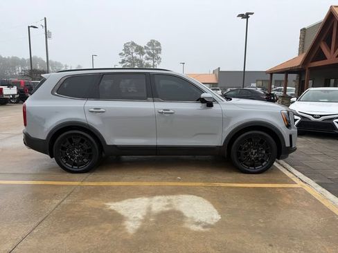 Used 2022 Kia Telluride SX w/ Nightfall Edition Package AWD/4WD image 4