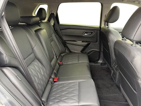 Used 2024 Nissan Rogue Platinum image 25