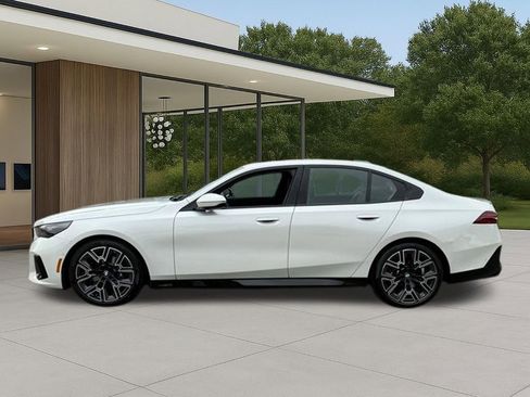 Used 2026 BMW 530i xDrive w/ M Sport Package AWD/4WD image 13