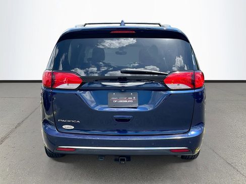 Used 2017 Chrysler Pacifica Touring-L Plus FWD image 6
