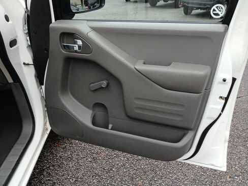 Used 2019 Nissan Frontier S image 11