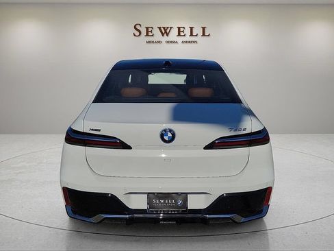 New 2026 BMW 750e xDrive w/ Premium Package AWD/4WD image 4