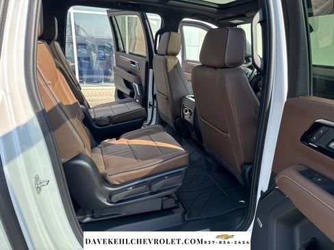 Used 2025 Chevrolet Suburban High Country AWD/4WD image 29