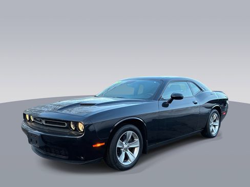 Used 2018 Dodge Challenger SXT w/ Sound Group image 2