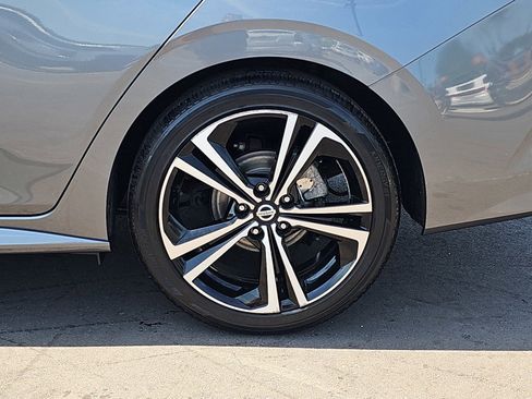 Used 2022 Nissan Sentra SR w/ SR Premium Package FWD image 33