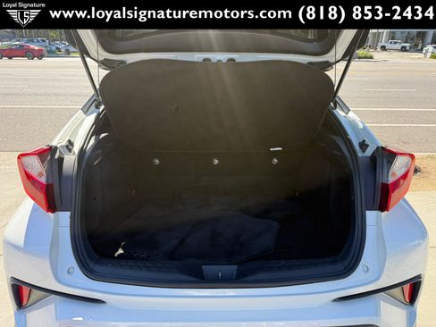 Used 2018 Toyota C-HR XLE FWD image 8