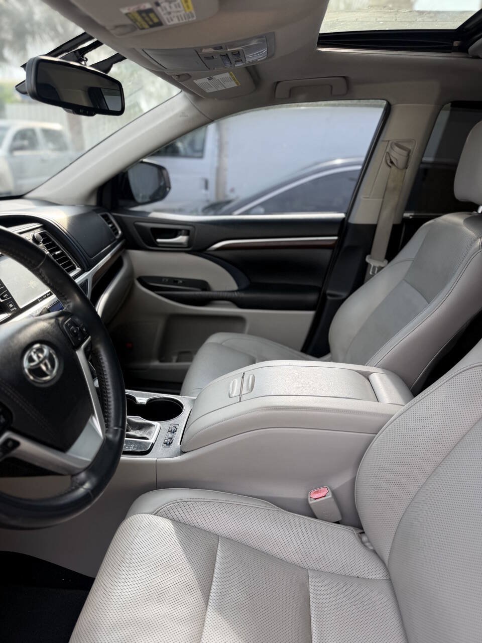 Used 2016 Toyota Highlander Limited w/ Driver Technology Package FWD image 22
