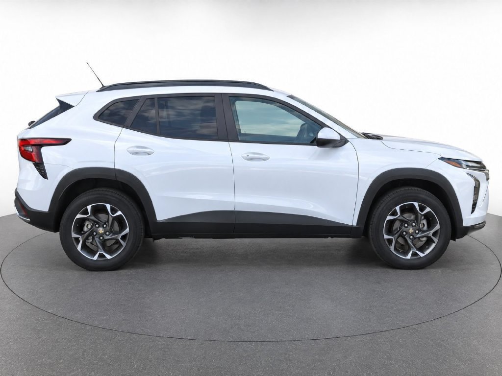 Used 2024 Chevrolet Trax LT FWD image 7