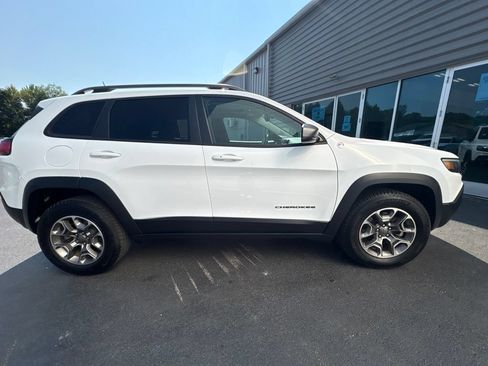 Used 2021 Jeep Cherokee Trailhawk w/ Sun, Sound & Nav Group AWD/4WD image 4