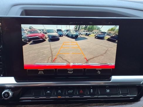 Used 2023 GMC Sierra 1500 Elevation w/ Preferred Package AWD/4WD image 7