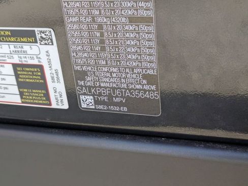 New 2026 Land Rover Range Rover Long Wheelbase SE image 21