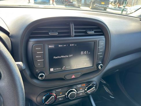 Used 2025 Kia Soul LX w/ LX Technology Package FWD image 20