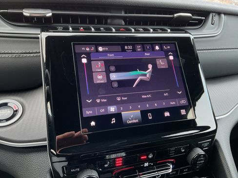 New 2025 Jeep Grand Cherokee L Altitude image 23