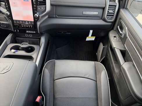 New 2026 RAM 2500 Laramie AWD/4WD image 16