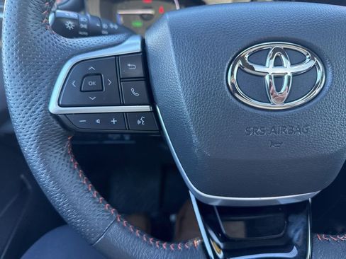 Used 2022 Toyota Sienna XSE image 21