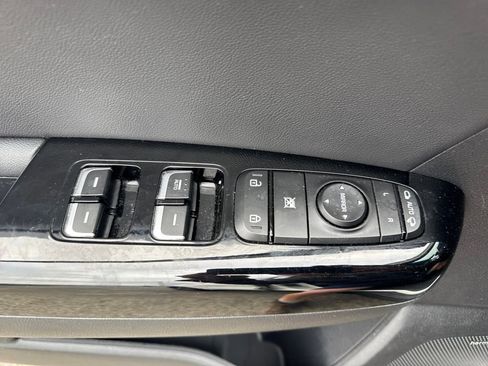 Used 2022 Kia Sportage EX w/ EX Technology Package image 25