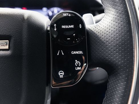 Used 2019 Land Rover Range Rover Velar R-Dynamic SE image 13