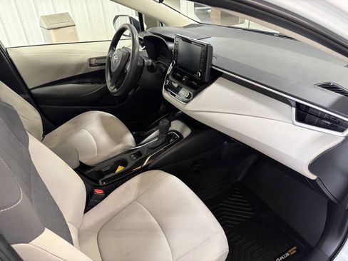 Used 2022 Toyota Corolla LE image 23