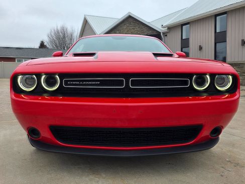 Used 2019 Dodge Challenger SXT image 23
