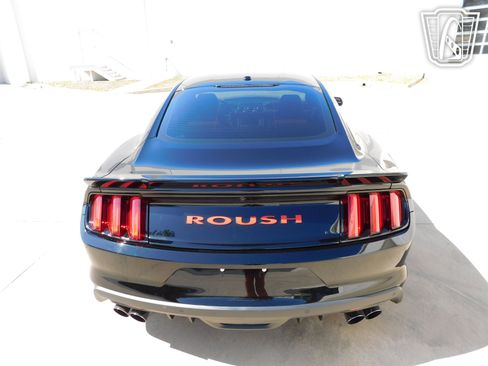 Used 2017 Ford Mustang GT Premium image 23