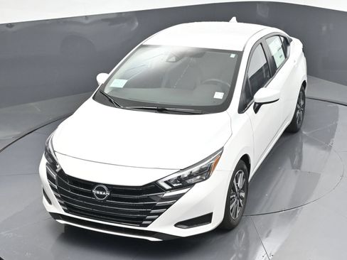 Used 2025 Nissan Versa SV w/ Trunk Package FWD image 27