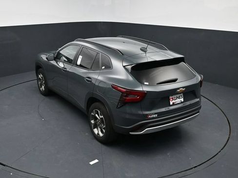 Used 2025 Chevrolet Trax LT FWD image 39