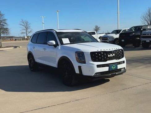 Used 2022 Kia Telluride SX w/ SX Prestige Package image 3
