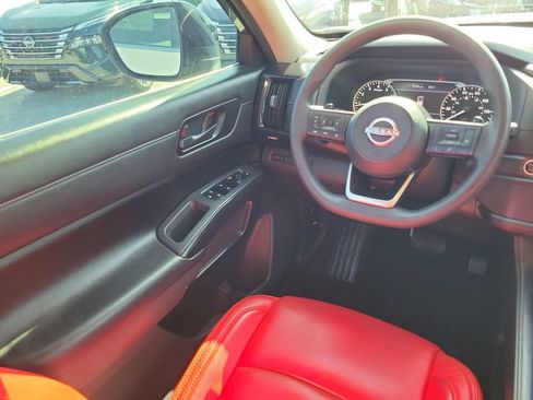 Used 2023 Nissan Pathfinder S AWD/4WD image 15