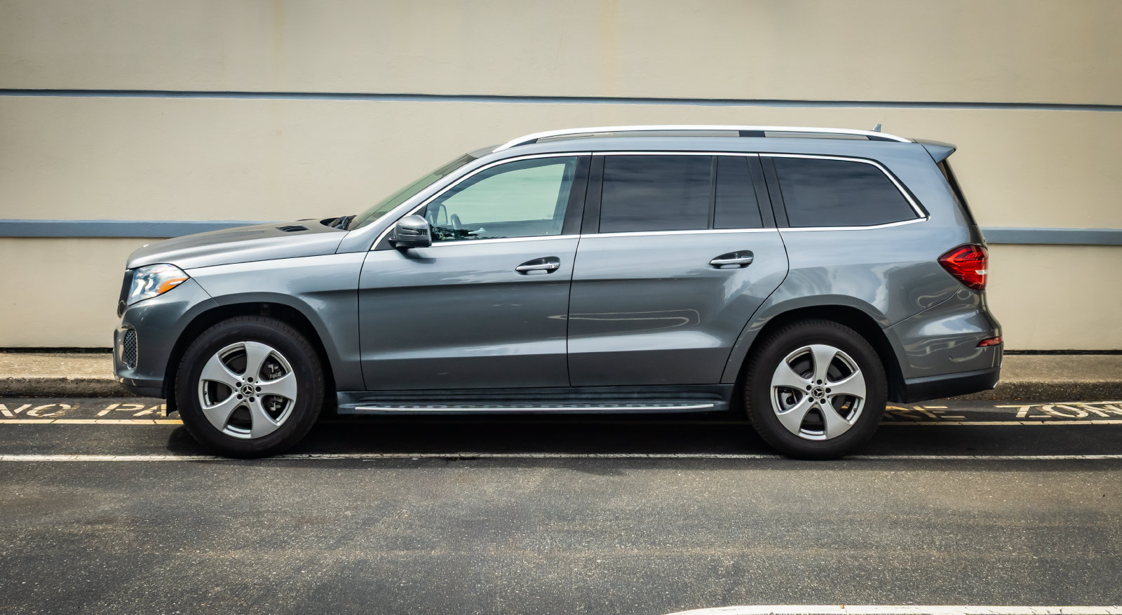 Used 2019 Mercedes-Benz GLS 450 4MATIC w/ Premium 1 Package image 4