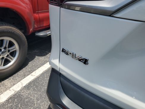 Used 2019 Toyota RAV4 Limited w/ Cold Weather Package FWD image 8