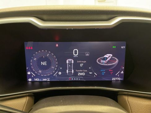 Used 2025 GMC Canyon Denali AWD/4WD image 13