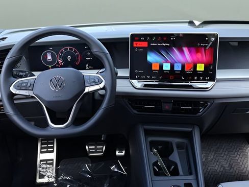 New 2026 Volkswagen Tiguan SE R-Line FWD image 14