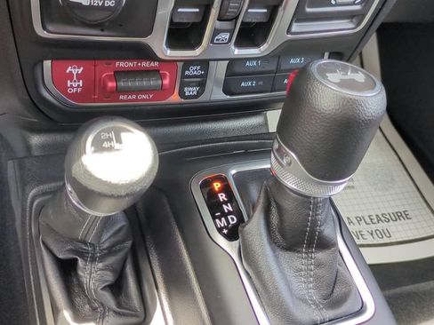 Used 2026 Jeep Wrangler Unlimited Rubicon AWD/4WD image 18