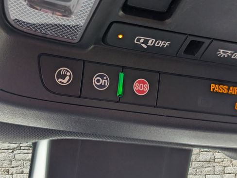 Used 2022 Chevrolet Equinox RS w/ Infotainment Package image 27