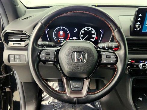 Used 2025 Honda Pilot TrailSport image 14