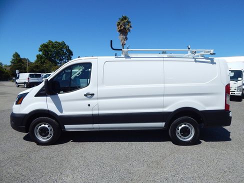 Used 2025 Ford Transit 250 Low Roof RWD image 5