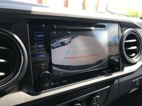Used 2019 Toyota Tacoma TRD Sport AWD/4WD image 26
