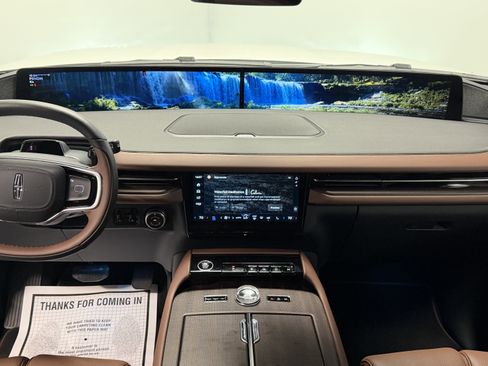 New 2026 Lincoln Navigator Reserve AWD/4WD image 4