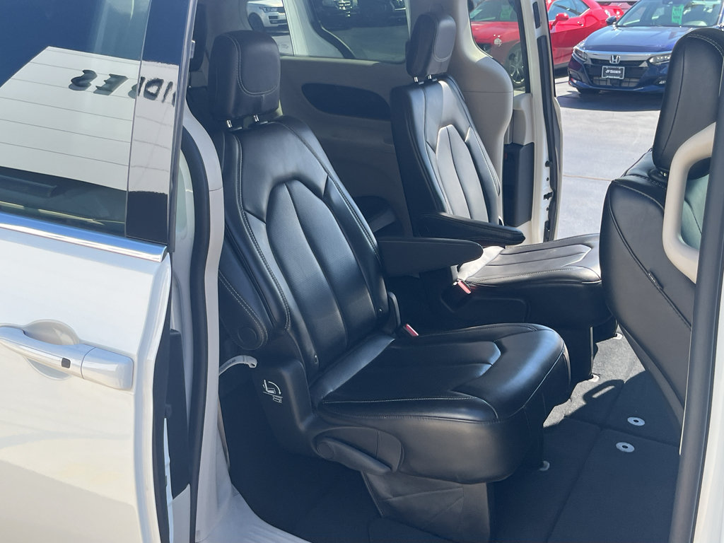 Used 2023 Chrysler Pacifica Touring-L FWD image 52