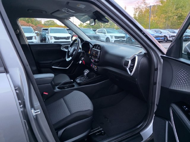 Certified 2025 Kia Soul LX w/ LX Technology Package FWD image 11