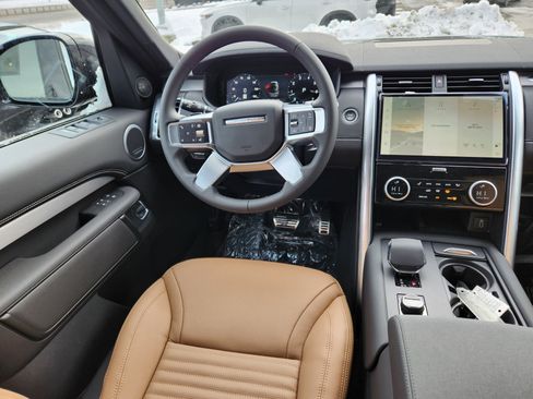 New 2026 Land Rover Discovery Limited Edition image 14