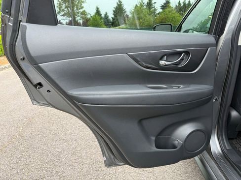 Used 2020 Nissan Rogue SV FWD image 20