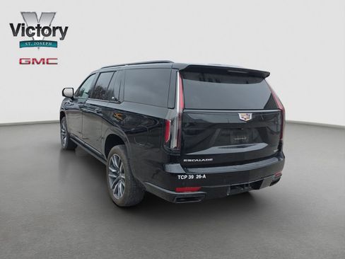 Used 2023 Cadillac Escalade ESV Sport Platinum AWD/4WD image 15