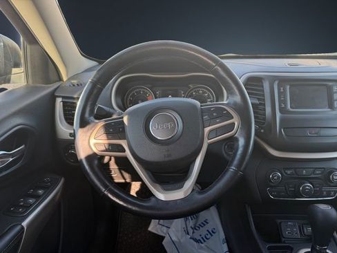 Used 2017 Jeep Cherokee Sport w/ Cold Weather Group FWD image 12