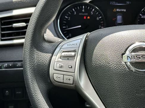 Used 2016 Nissan Rogue S AWD/4WD image 8