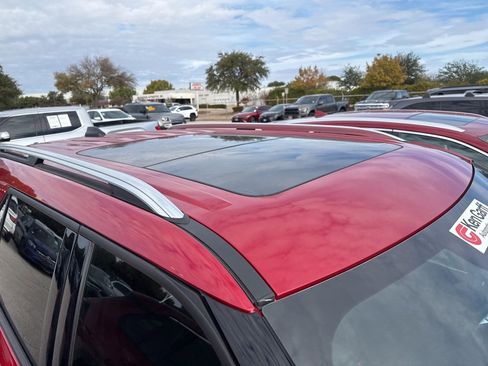 Used 2025 Ford Explorer Platinum image 4